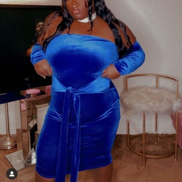 Blue Velvet Dress ๐๐ฆ - Picture 1 of 2